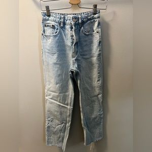 Zara denim STRAIGHT LEG AND UNFINISHED HEM jeans size 25 used